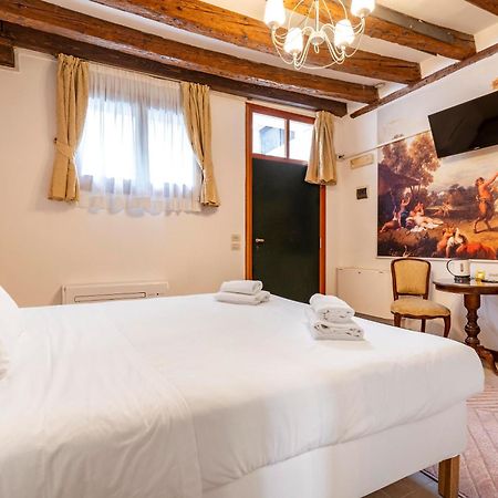 Residenza Centopietre - Dorsoduro By Wonderful Italy Venice Exterior photo