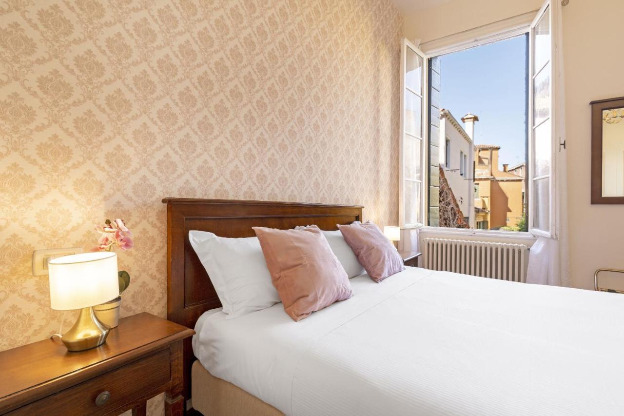 Residenza Centopietre - Dorsoduro By Wonderful Italy Venice Exterior photo