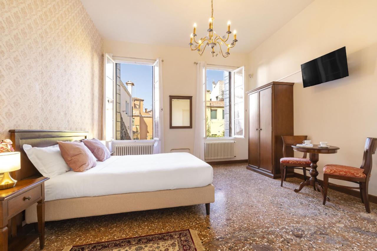 Residenza Centopietre - Dorsoduro By Wonderful Italy Venice Exterior photo