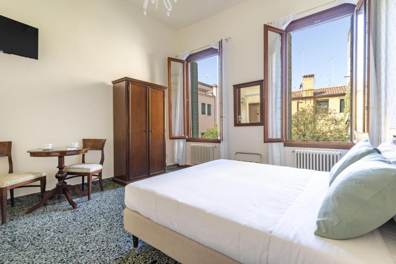 Residenza Centopietre - Dorsoduro By Wonderful Italy Venice Exterior photo