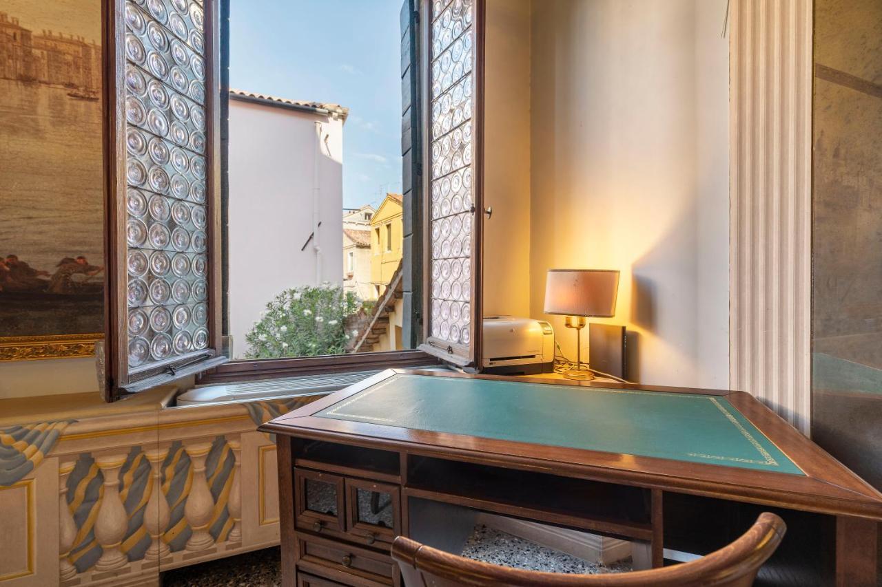 Residenza Centopietre - Dorsoduro By Wonderful Italy Venice Exterior photo