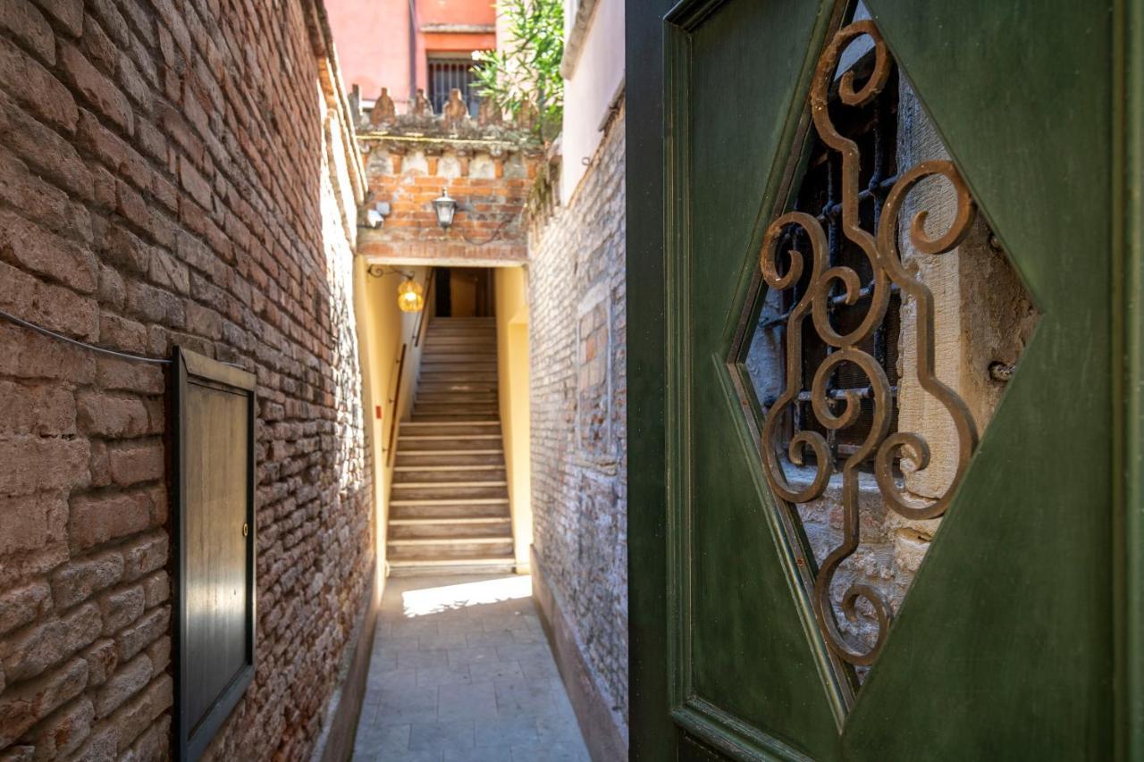 Residenza Centopietre - Dorsoduro By Wonderful Italy Venice Exterior photo