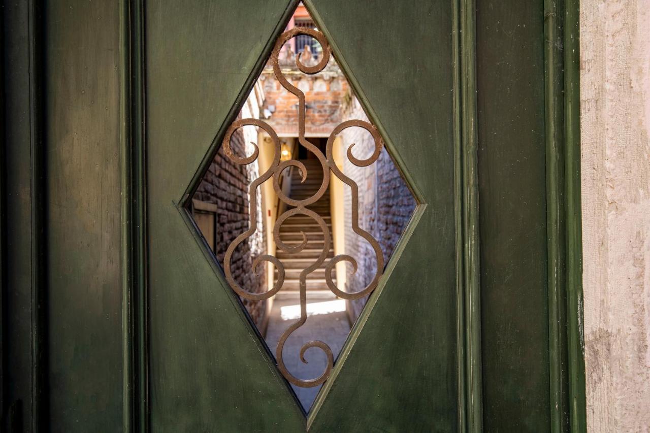 Residenza Centopietre - Dorsoduro By Wonderful Italy Venice Exterior photo
