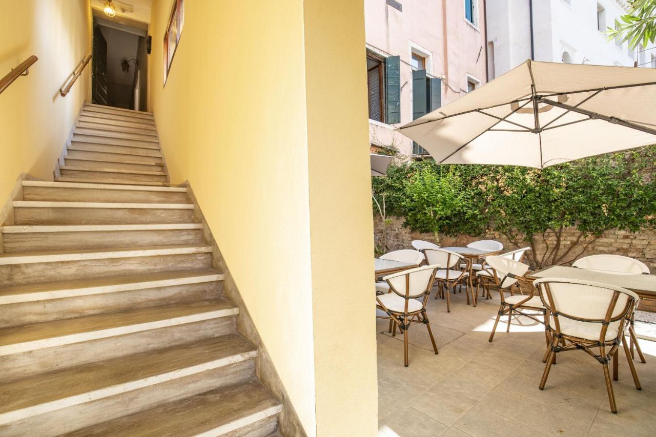 Residenza Centopietre - Dorsoduro By Wonderful Italy Venice Exterior photo