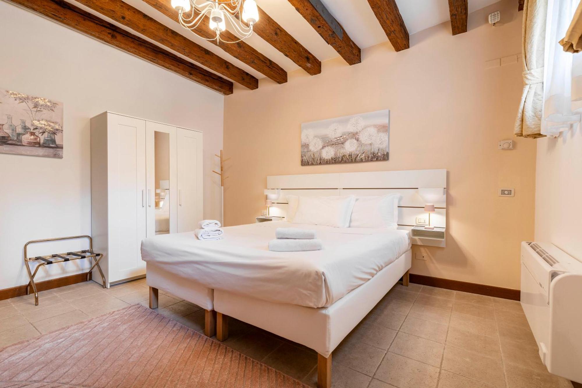 Residenza Centopietre - Dorsoduro By Wonderful Italy Venice Exterior photo